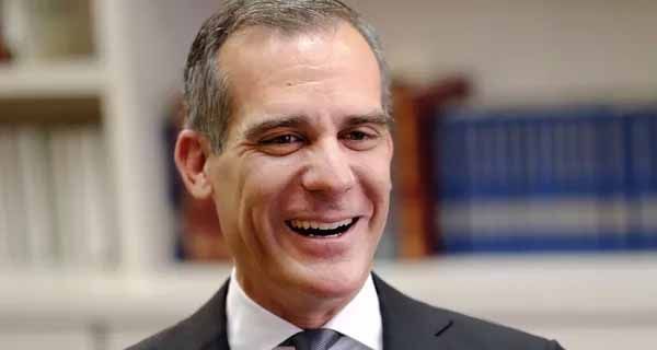 'Absolutely irresponsible': L.A. Mayor Eric Garcetti steps way o