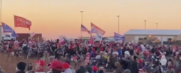 VIDEO: Hundreds Defy Minnesota Governor's Ban on Big Trump Crowd