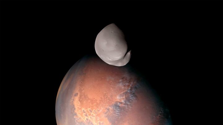 New High-Resolution Photos of Deimos From the Hope Mission