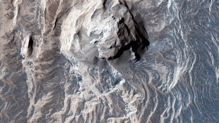 Light-Toned Layers in Tithonium Chasma On Mars